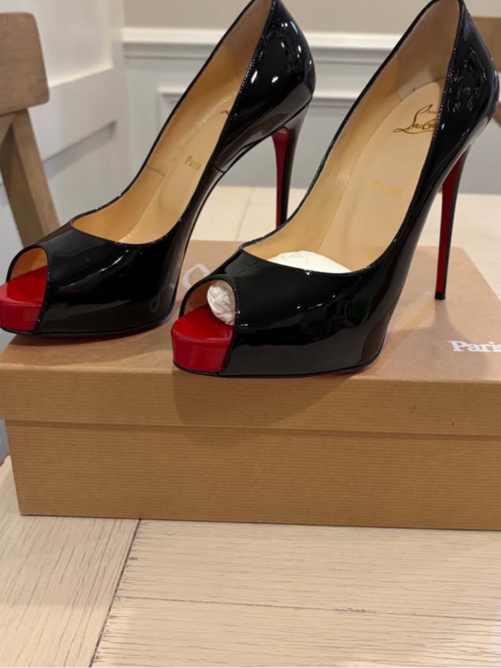 Christian Louboutin Black Patent Leather Pumps with Red Sole - Picture 10 of 10